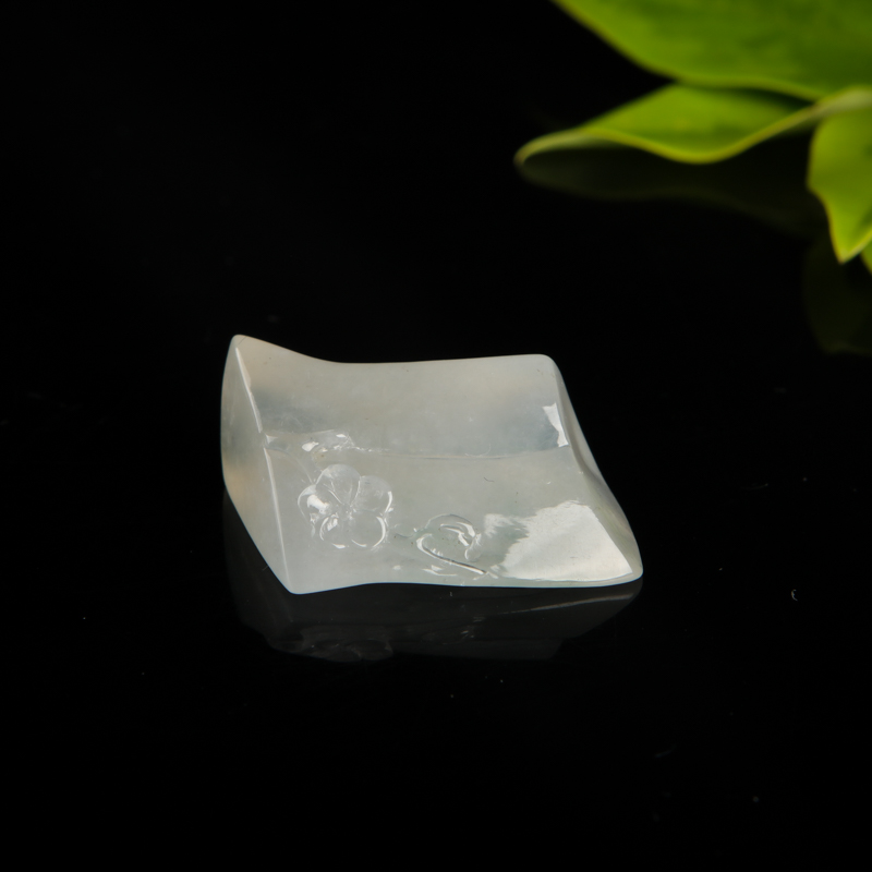 糯冰种白色翡翠吊坠-红掌柜
