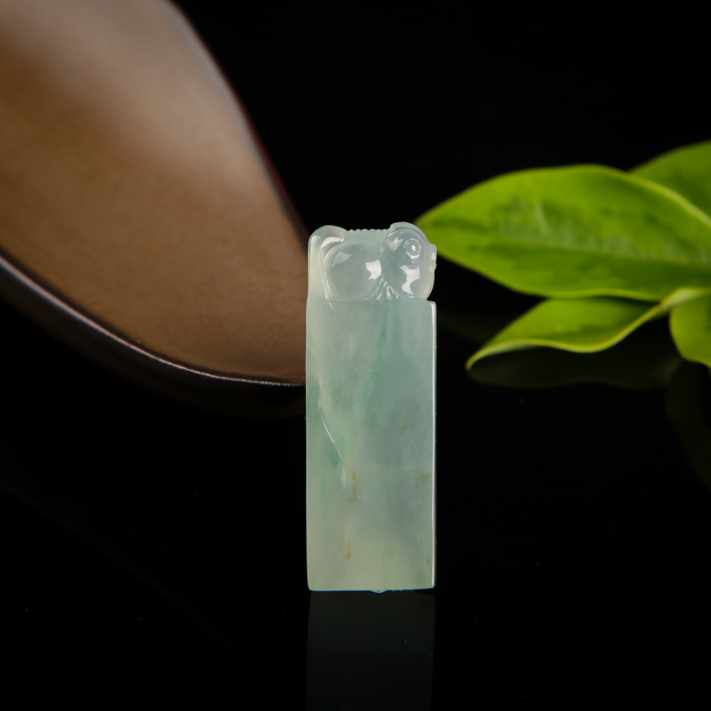 糯冰种飘翠翡翠印章-红掌柜