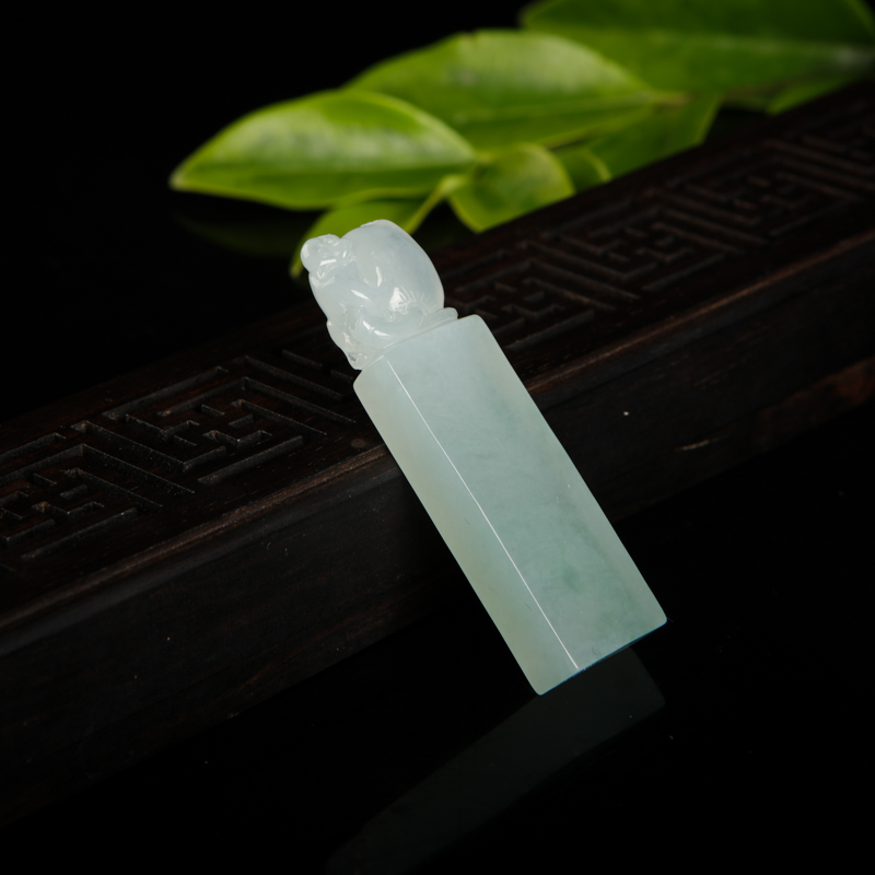 浅绿翡翠猴子献桃印章-红掌柜