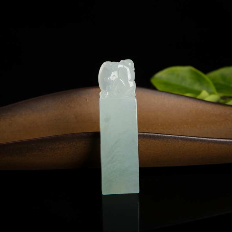 糯种浅绿翡翠印章-红掌柜