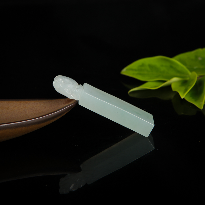 天然翡翠猴子献桃印章-红掌柜