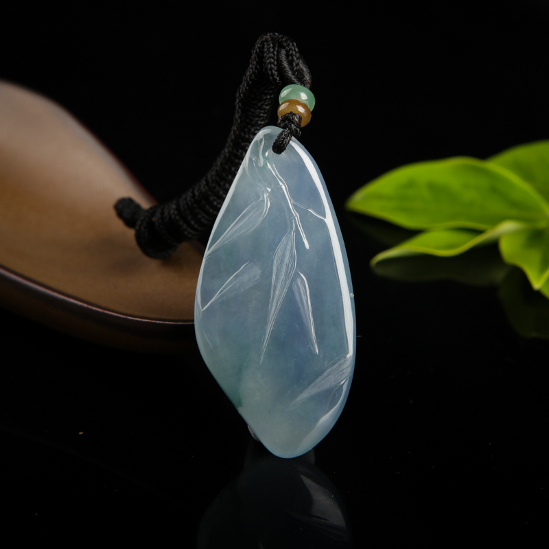 糯冰种飘花翡翠随形吊坠-红掌柜