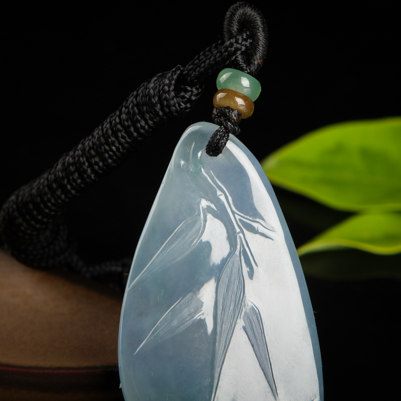 缅甸糯冰种飘花翡翠随形吊坠-红掌柜