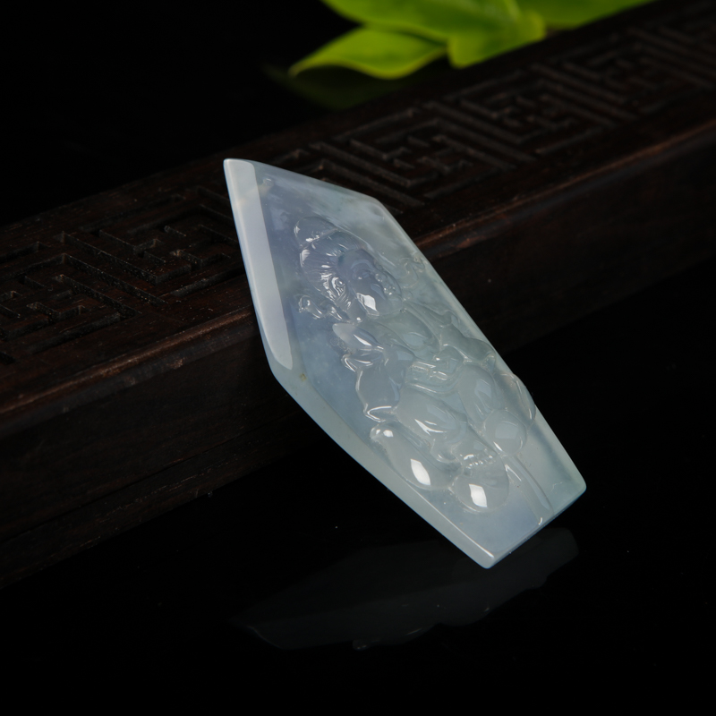 糯冰种飘花翡翠吊坠-红掌柜