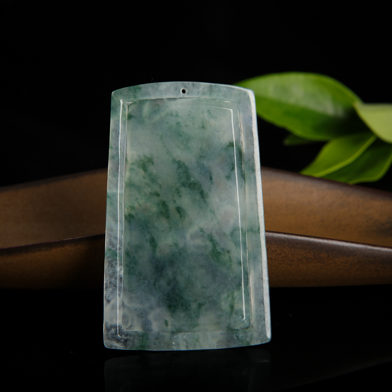 糯冰种飘花翡翠吊坠-红掌柜