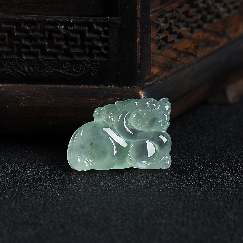 冰种浅绿翡翠貔貅吊坠-红掌柜