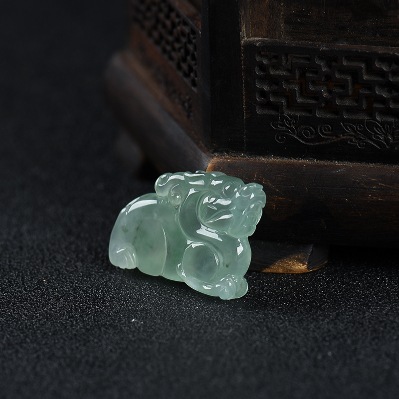 缅甸冰种浅绿翡翠貔貅吊坠-红掌柜