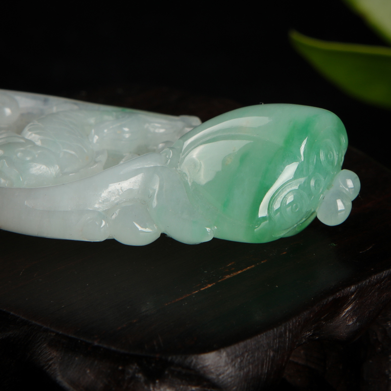 糯种飘翠翡翠吊坠-红掌柜