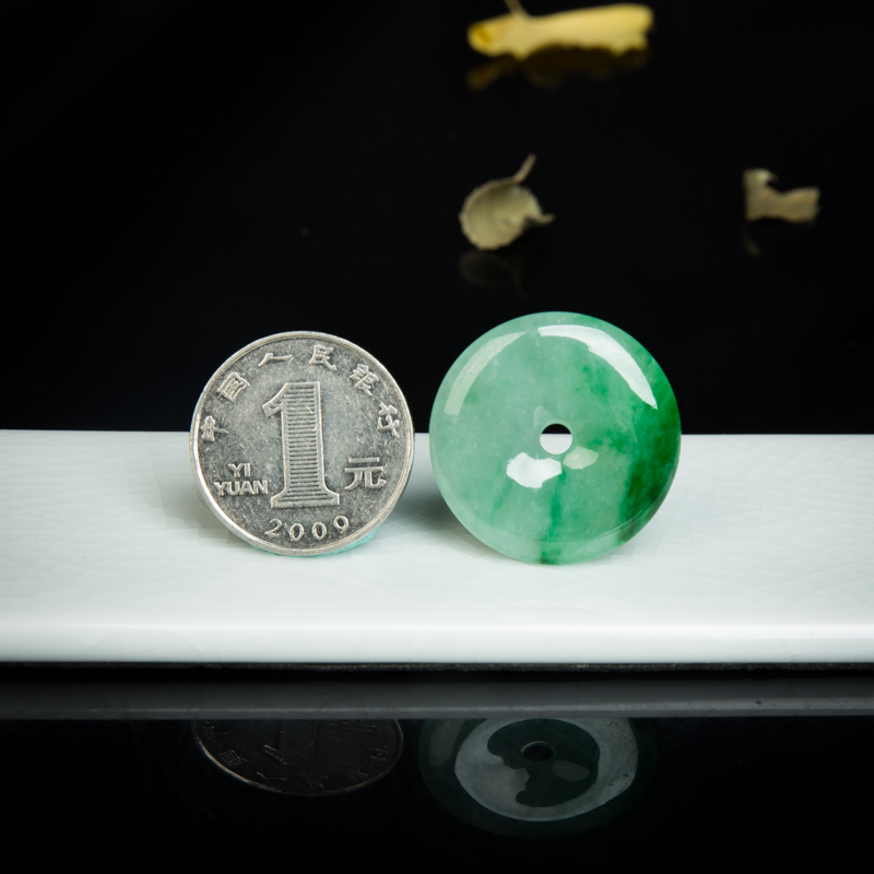 豆种翠绿翡翠平安扣吊坠-红掌柜