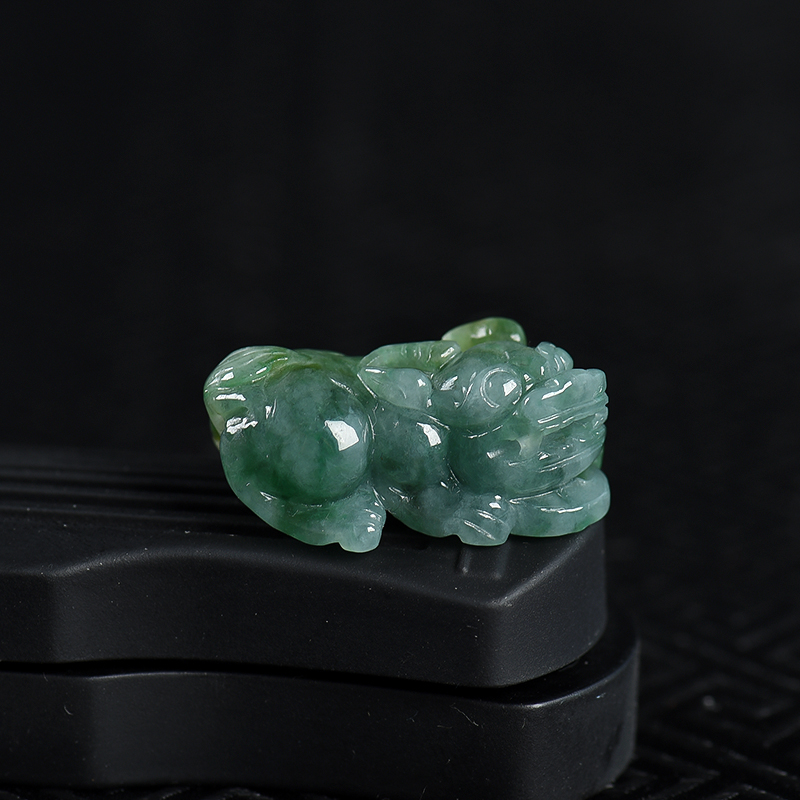 缅甸天然豆种俏色翡翠貔貅吊坠-红掌柜