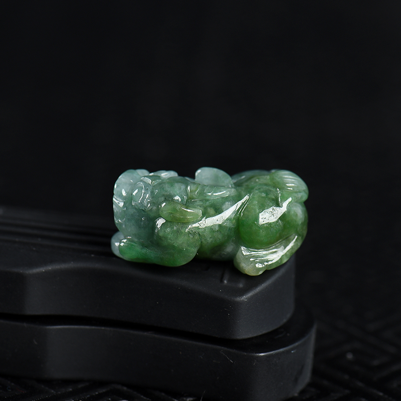 缅甸豆种俏色翡翠貔貅吊坠-红掌柜