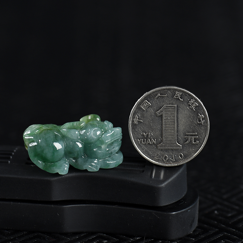 豆种翡翠貔貅吊坠-红掌柜