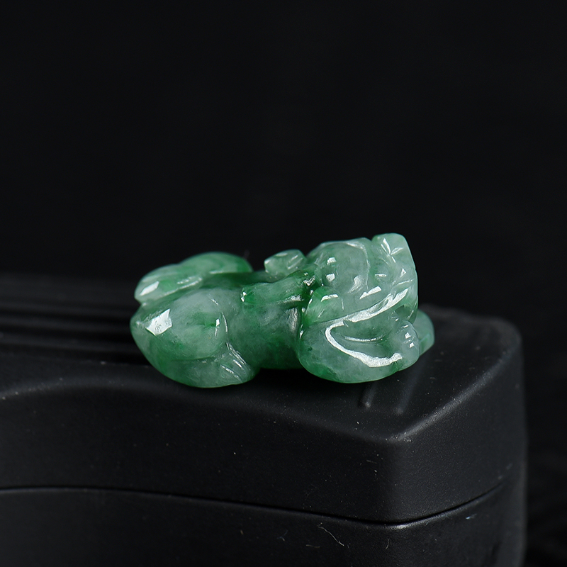 缅甸天然豆种飘翠翡翠貔貅吊坠-红掌柜