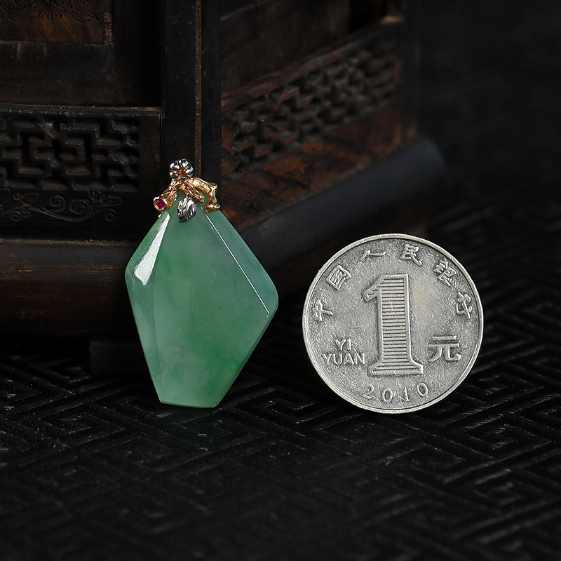 缅甸翡翠随形吊坠-红掌柜