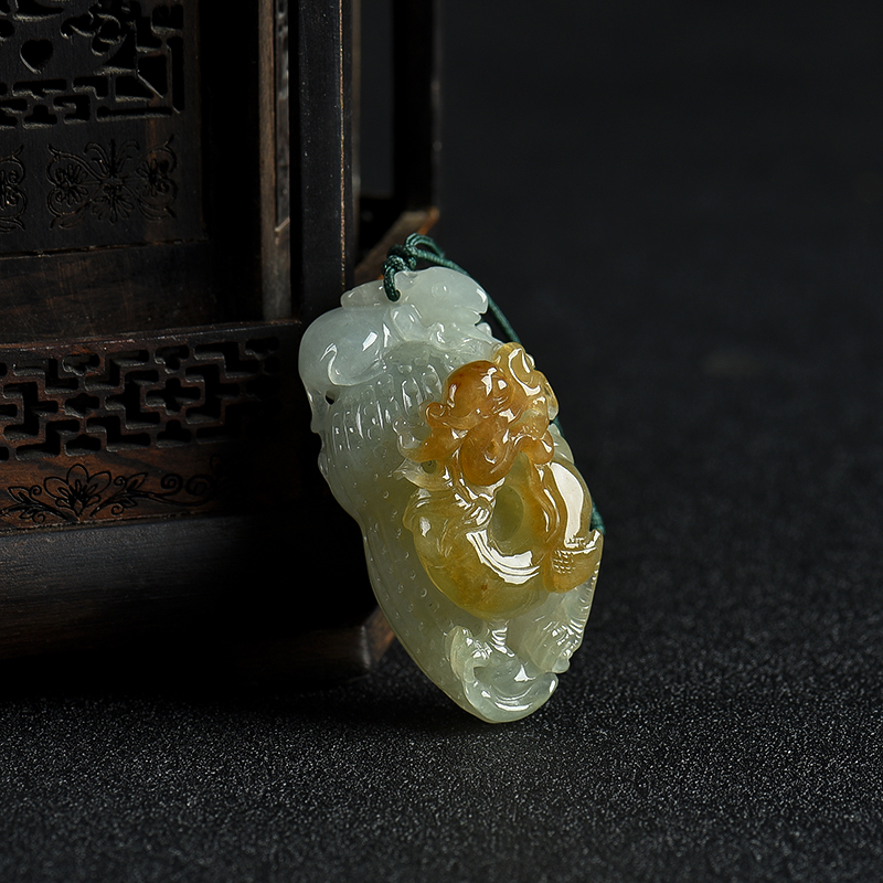 俏色翡翠生意兴隆吊坠-红掌柜