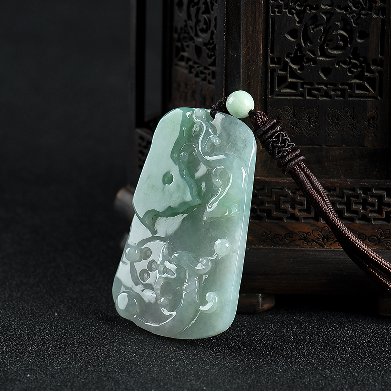 糯种翡翠仿古龙吊坠-红掌柜