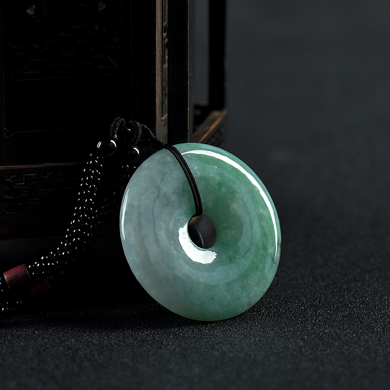 豆绿翡翠平安扣吊坠-红掌柜