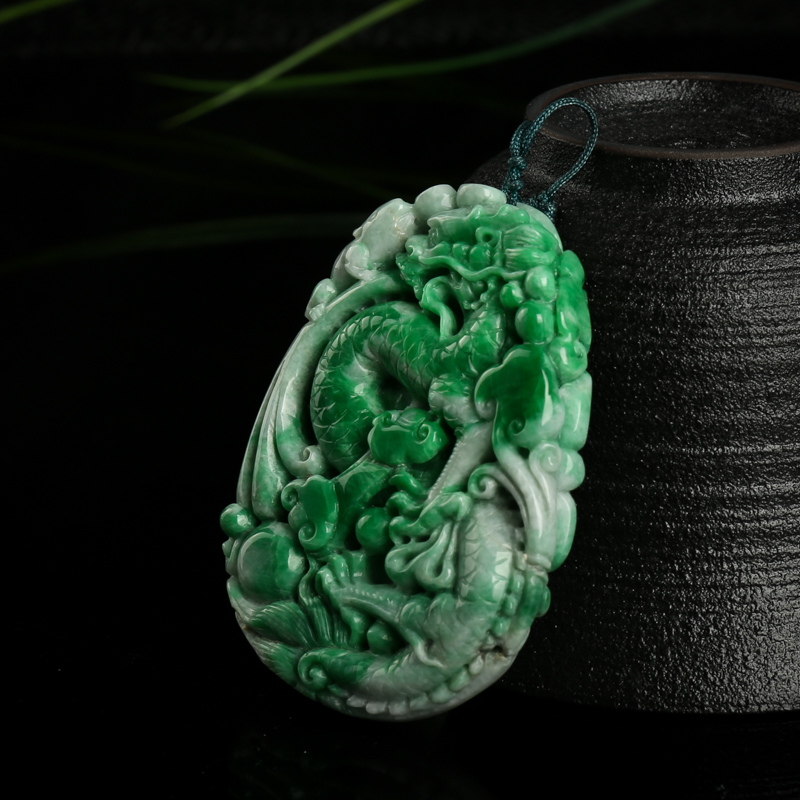 豆种翡翠辰龙吊坠-红掌柜
