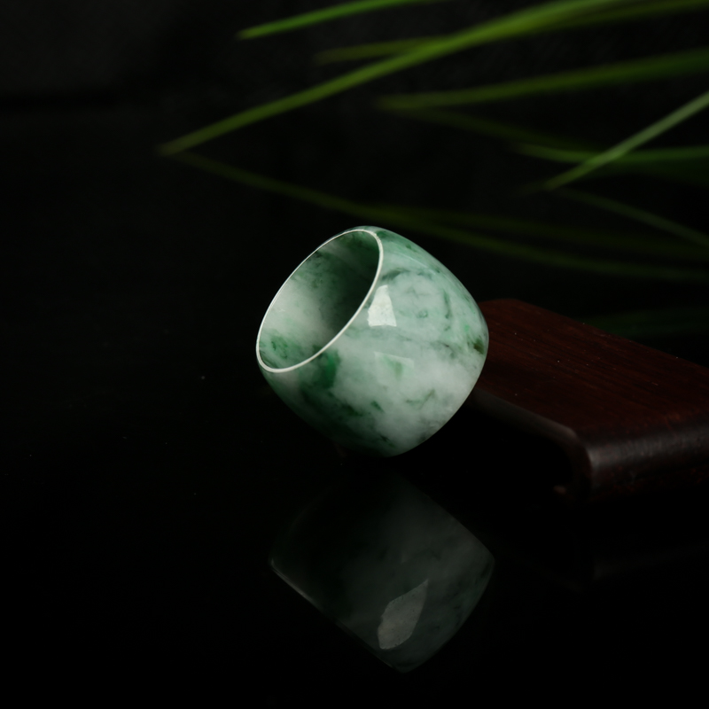 豆种翡翠路路通吊坠-红掌柜