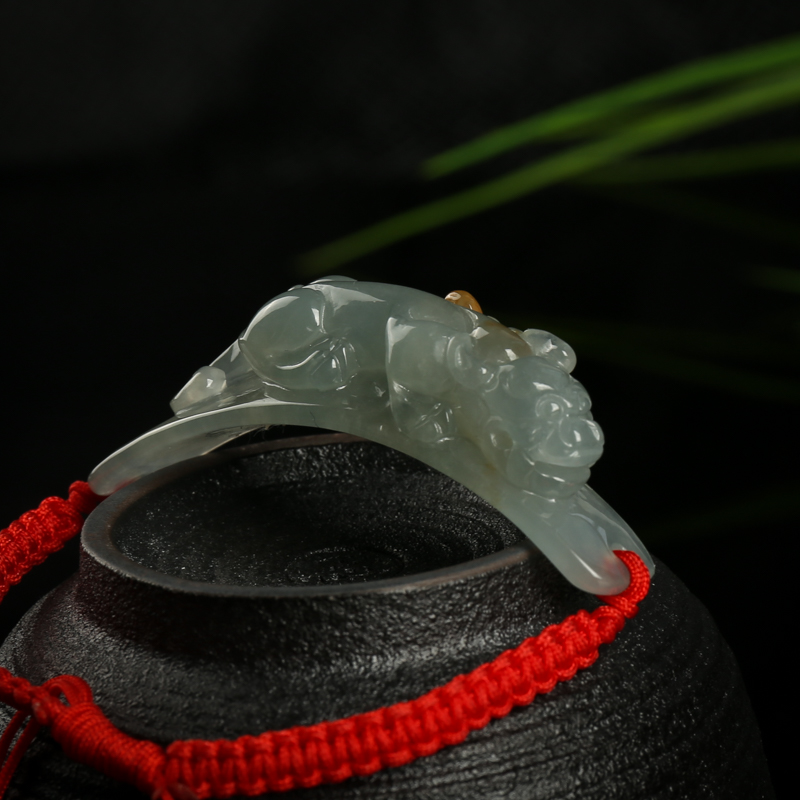 飘花翡翠貔貅手牌-红掌柜