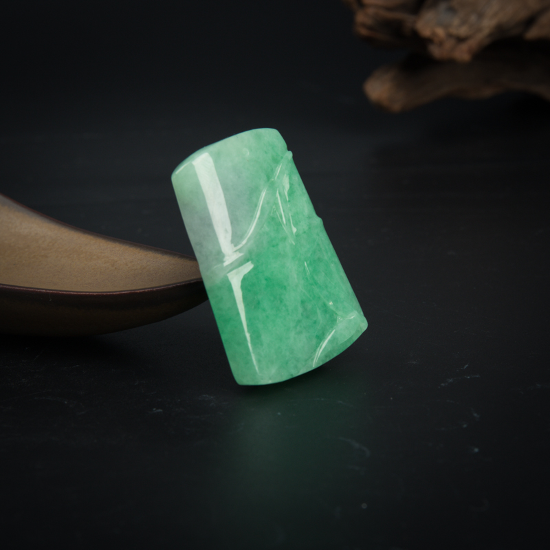 豆种豆绿翡翠吊坠-红掌柜