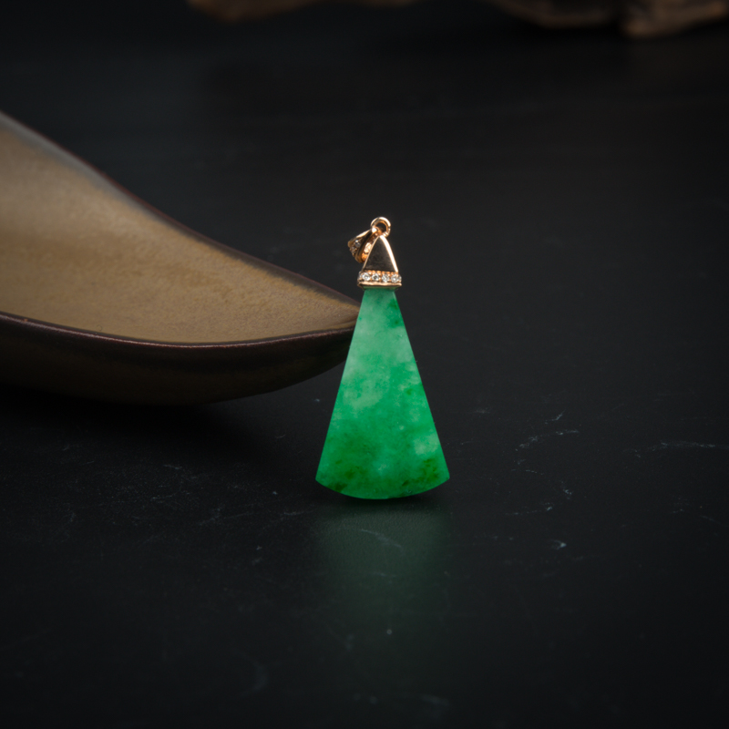 18K糯种翡翠随形吊坠-红掌柜