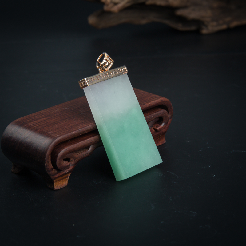 糯种春带彩翡翠无事牌吊坠-红掌柜