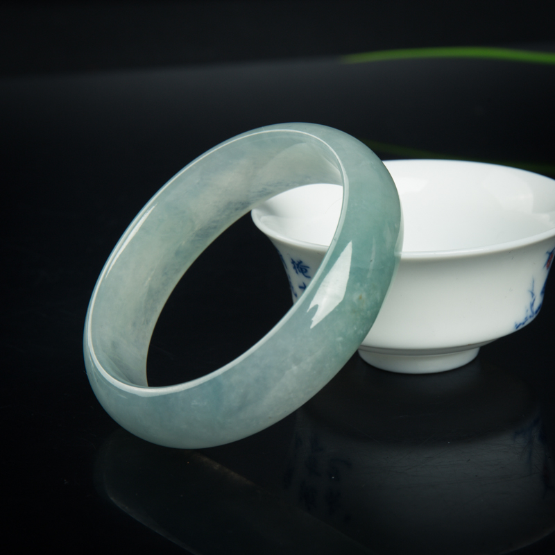 灰绿翡翠贵妃镯-红掌柜