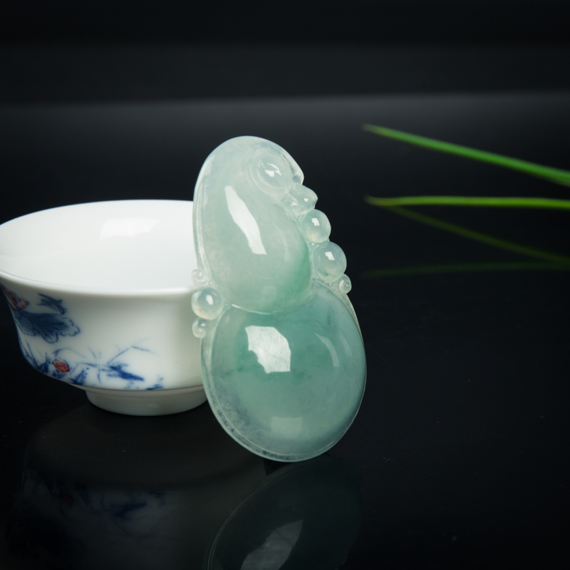 糯冰种飘翠翡吊坠-红掌柜