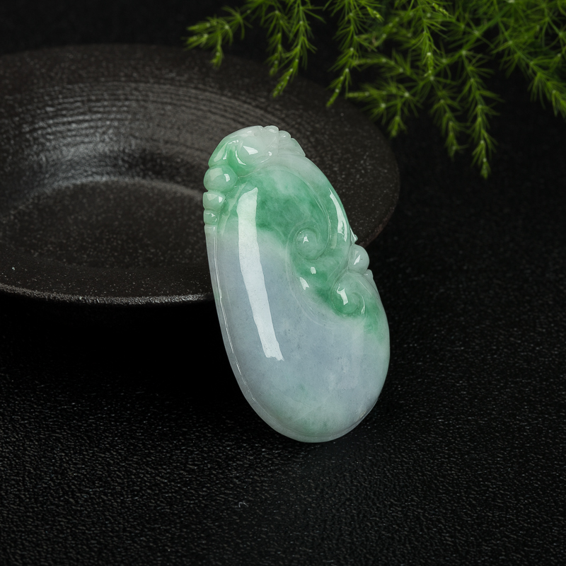 天然豆种春带彩翡翠如意吊坠-红掌柜