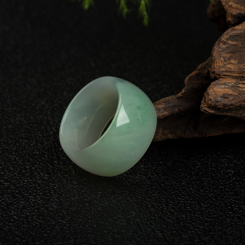 缅甸糯种浅绿翡翠戒指-红掌柜
