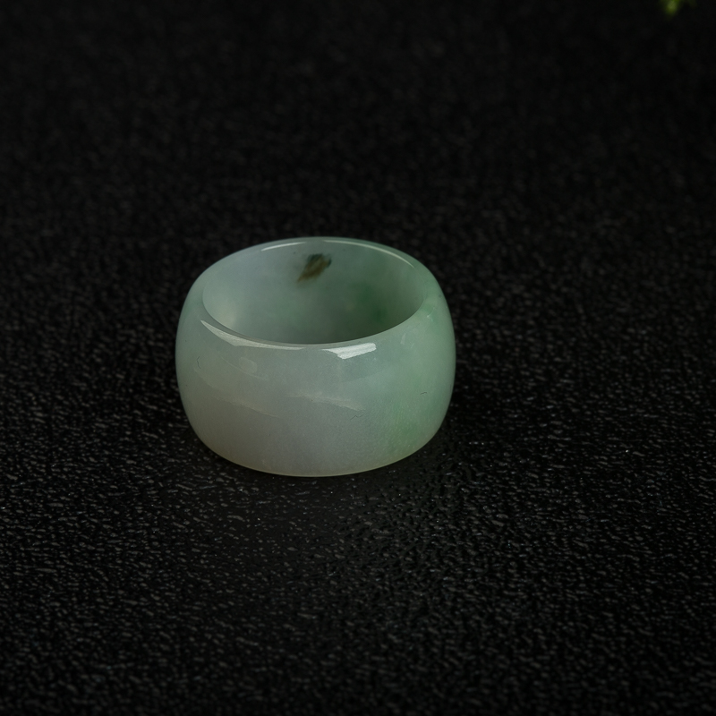 缅甸天然浅绿翡翠戒指-红掌柜