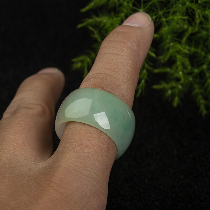 糯种浅绿翡翠戒指-红掌柜