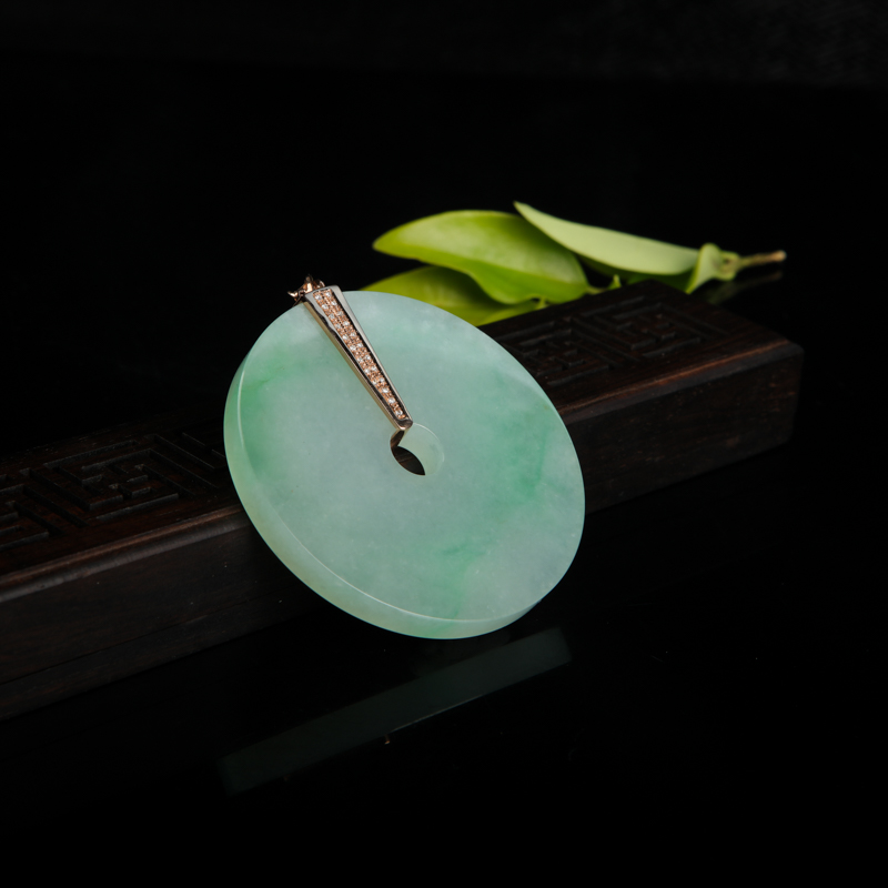 18k糯冰种飘翠翡翠吊坠-红掌柜