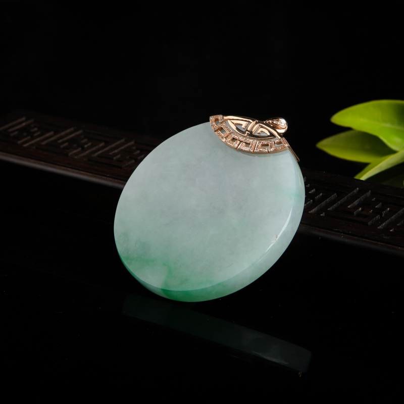 18k飘翠翡翠无事牌吊坠-红掌柜