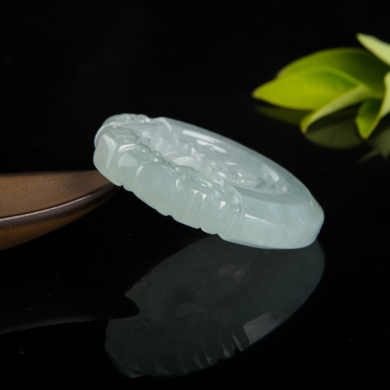 天然翡翠瑞兽牌吊坠-红掌柜