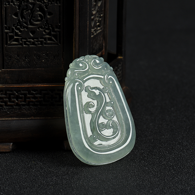 天然糯冰种浅绿翡翠仿古龙吊坠-红掌柜
