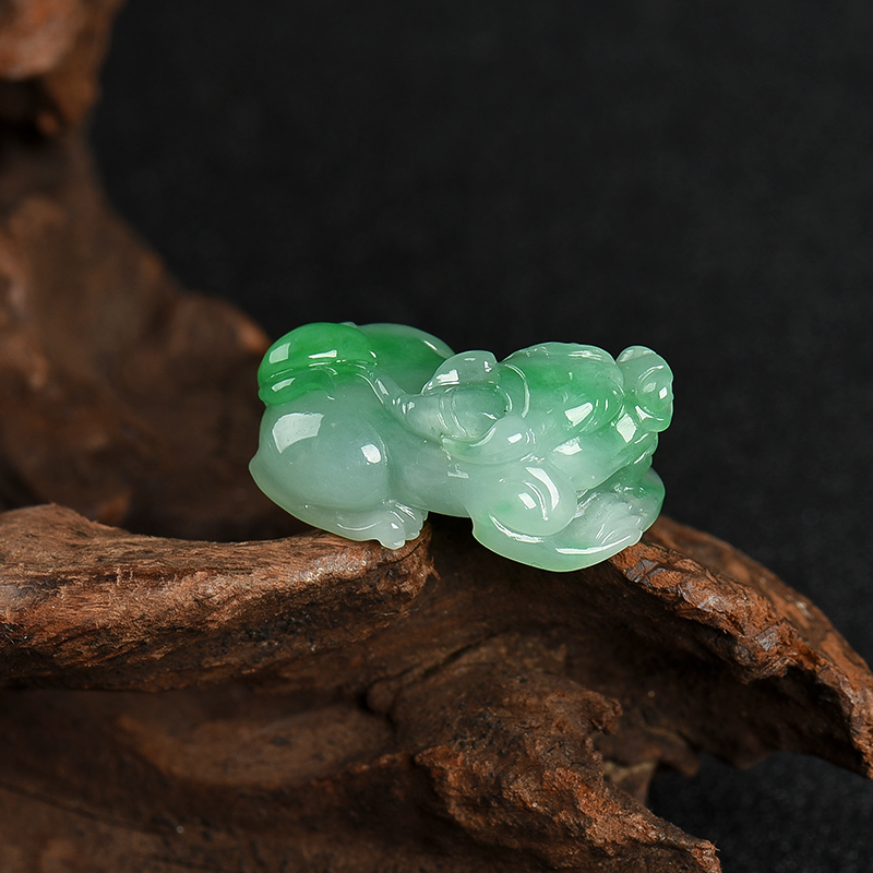 天然糯种飘翠翡翠貔貅吊坠-红掌柜