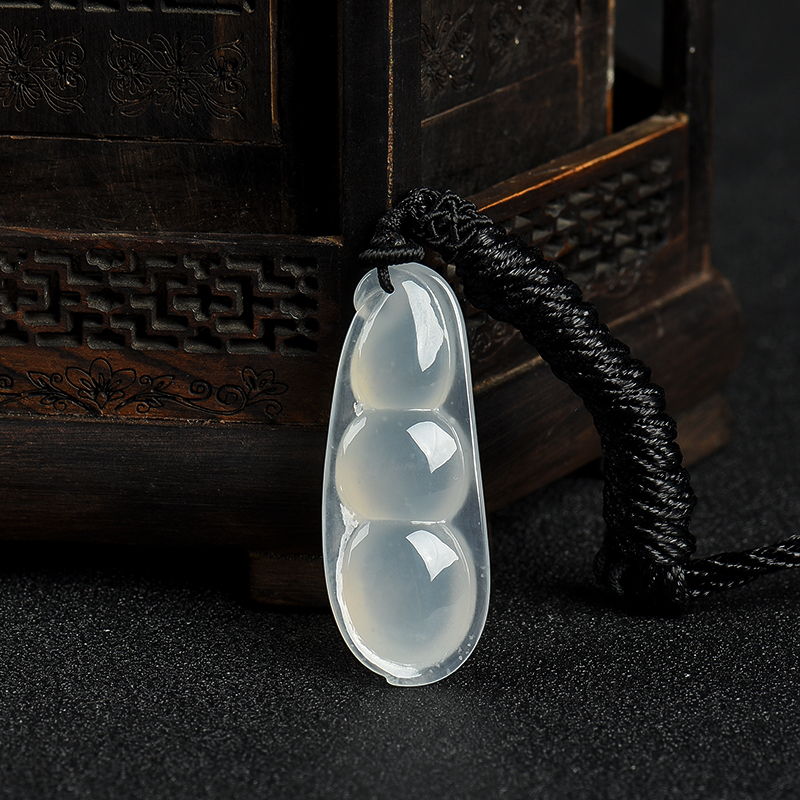 糯冰种白色翡翠吊坠-红掌柜
