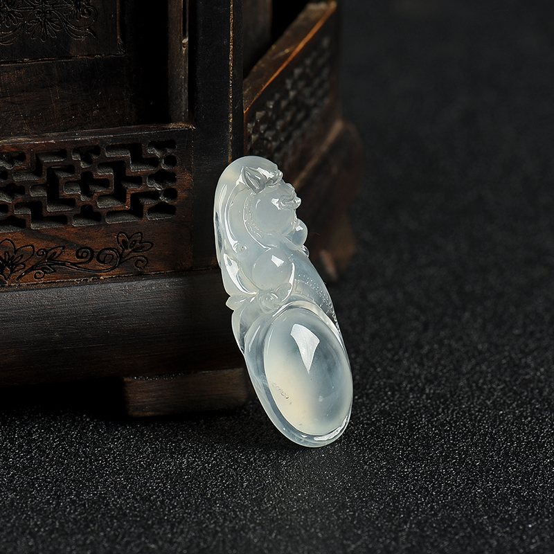 飘花翡翠瑞兽吊坠-红掌柜