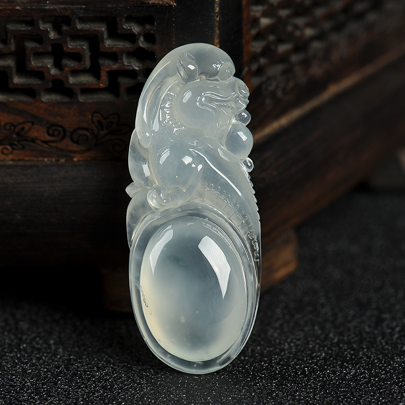 天然翡翠瑞兽吊坠-红掌柜