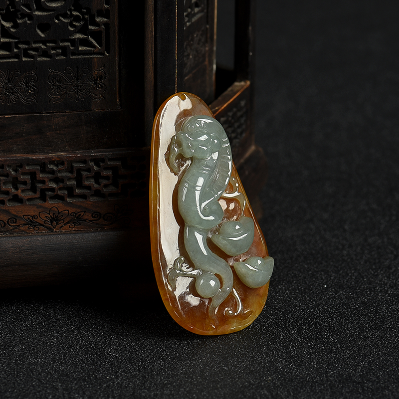 俏色翡翠瑞兽吊坠-红掌柜