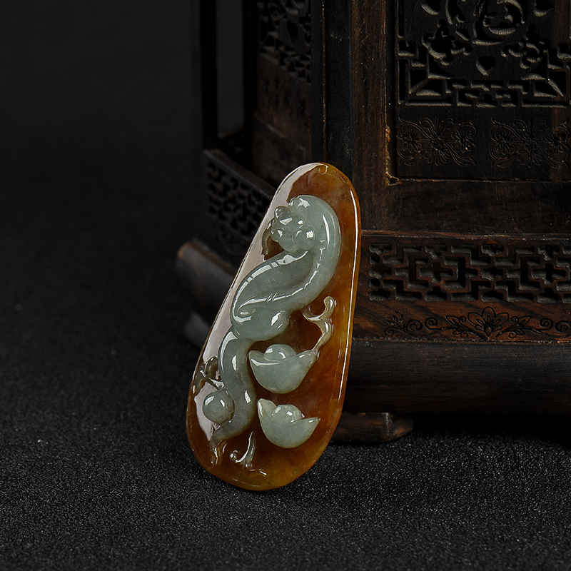 豆种翡翠瑞兽吊坠-红掌柜