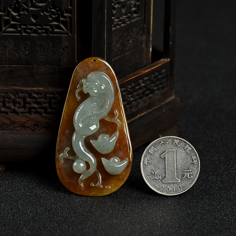 缅甸俏色翡翠瑞兽吊坠-红掌柜