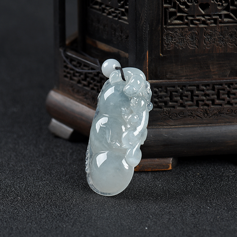 糯冰种翡翠吊坠-红掌柜