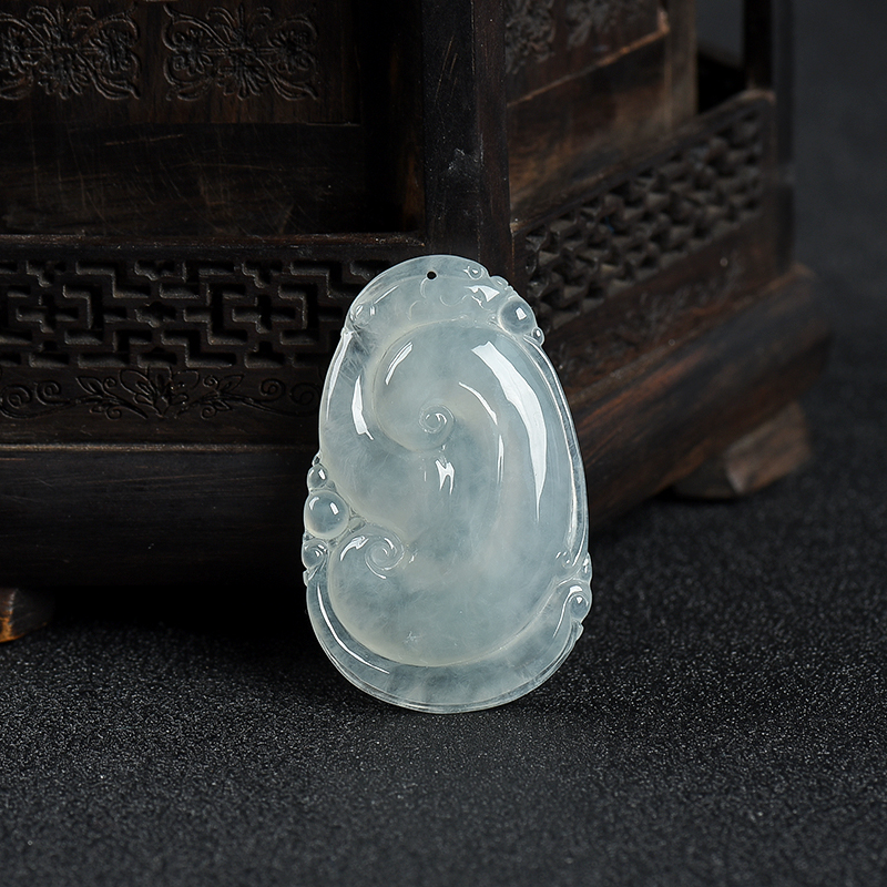 糯冰种浅绿翡翠如意吊坠-红掌柜