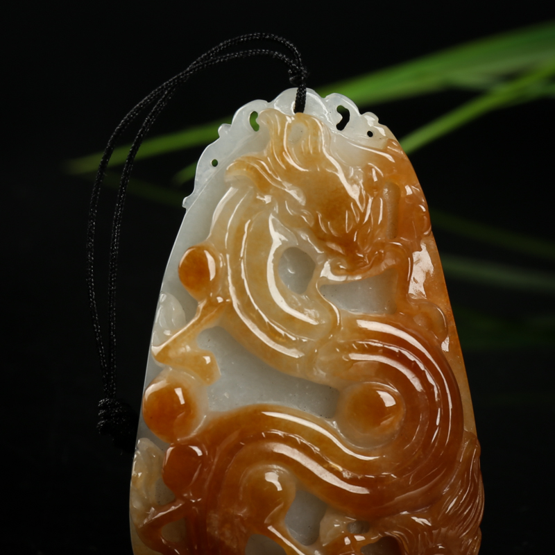 糯种俏色黄翡辰龙挂坠-红掌柜