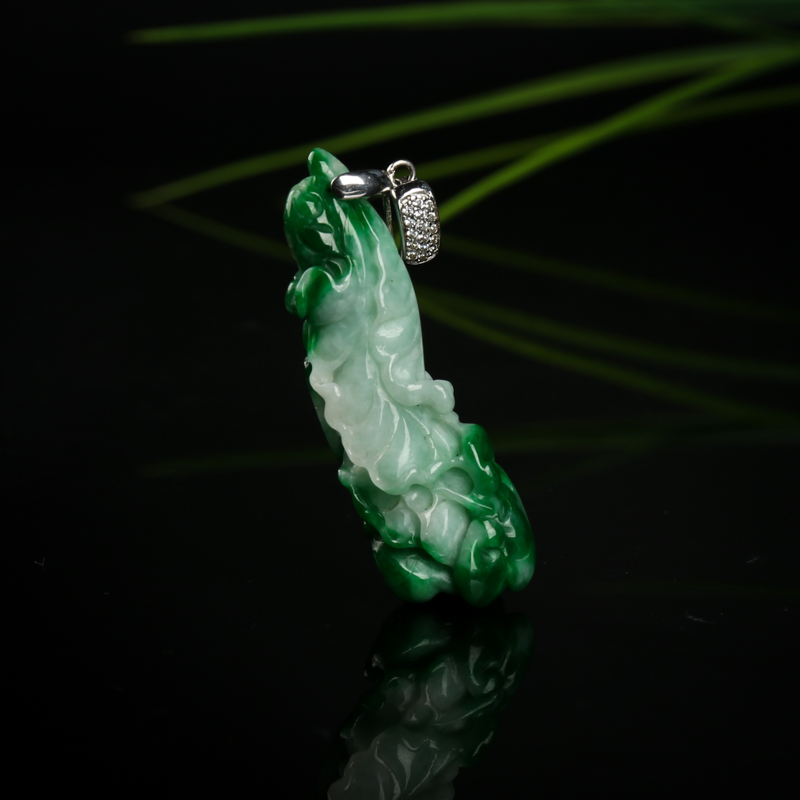 银镶糯种翡翠百财吊坠-红掌柜