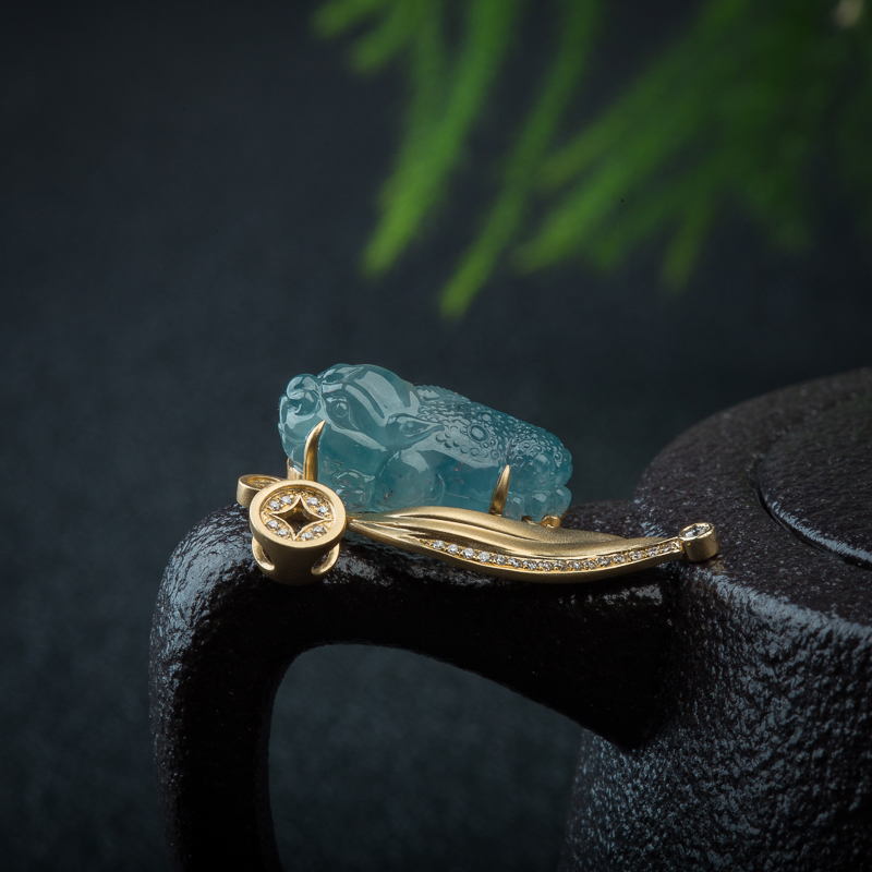 翡翠招财进宝吊坠-红掌柜