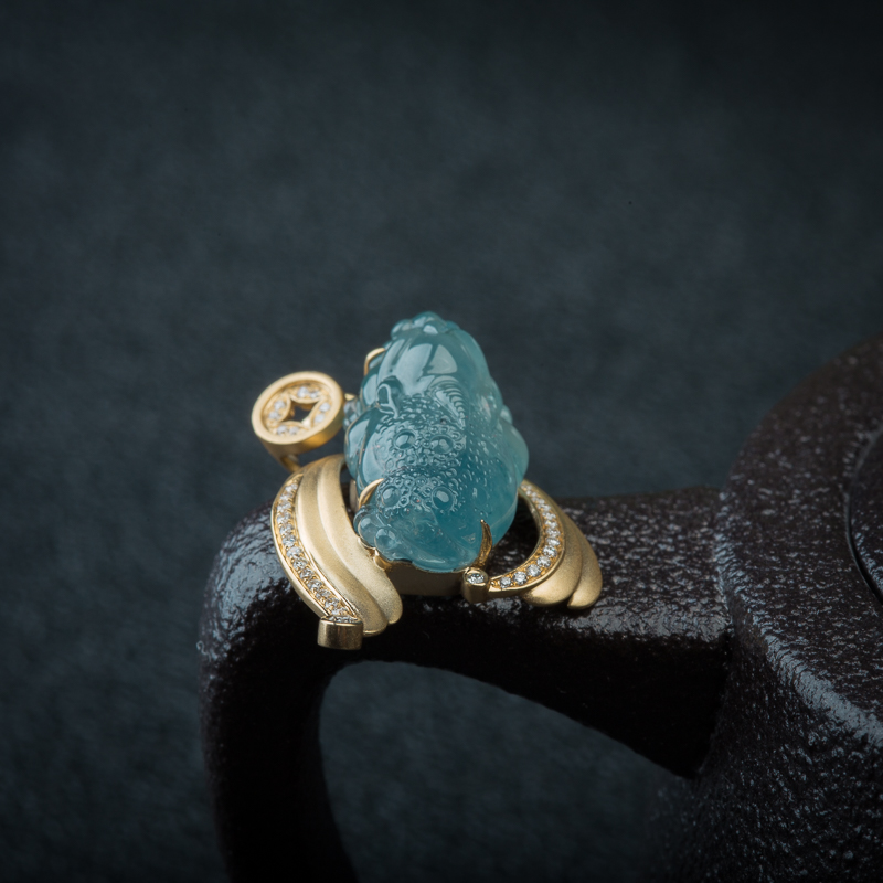 18K冰种天然翡翠招财进宝吊坠-红掌柜